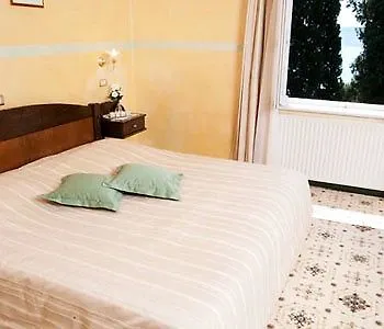 Pensión Andor 3*