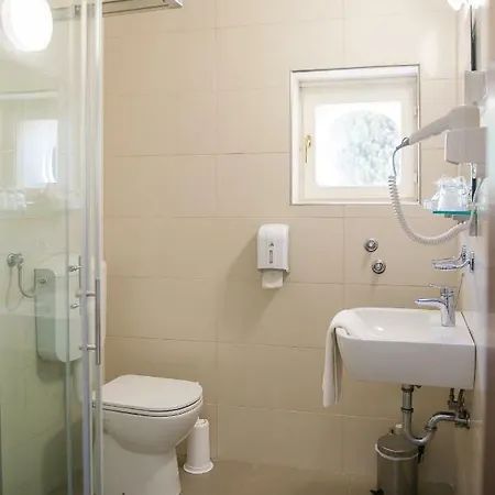 Konukevi Andor 3*