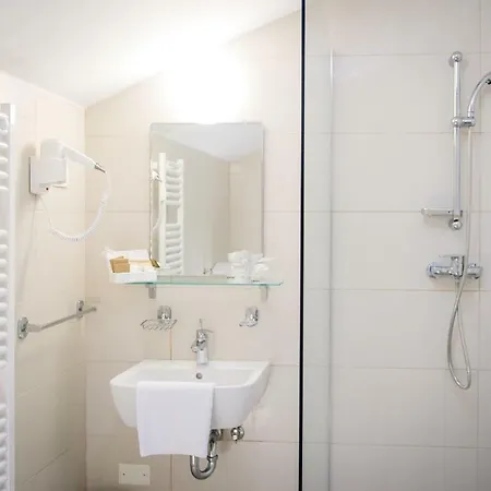 Konukevi Andor 3*