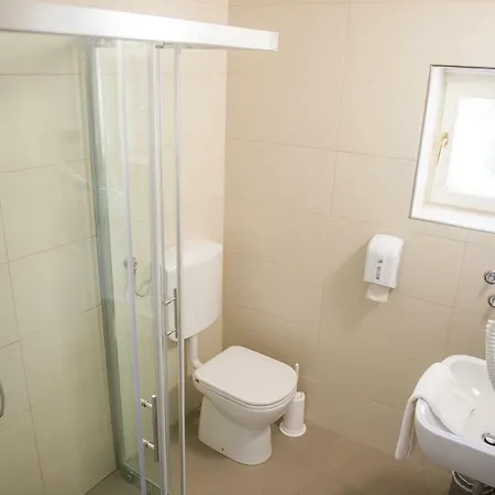 Andor Konukevi 3*